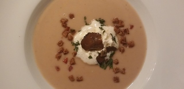 Maronicremesuppe mit Speck und Trüffel