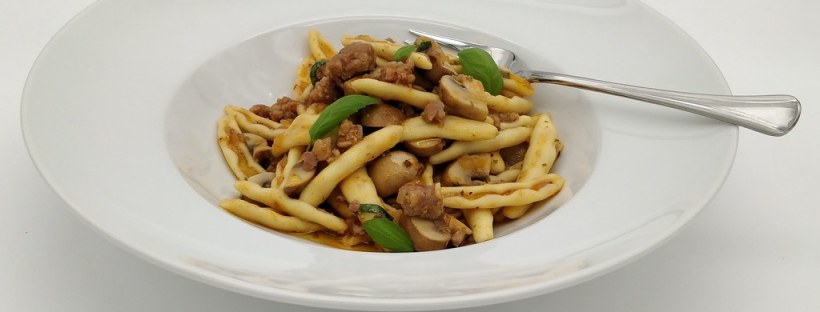 Capunti con salsiccia e funghi