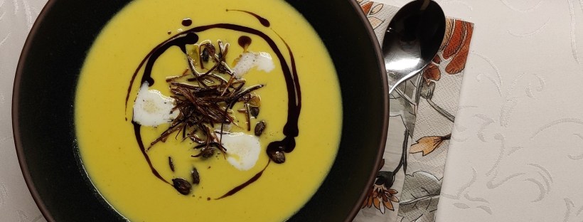 Steirische Kürbissuppe mit frittierten Lauchstreifen