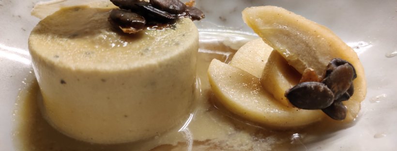 Kürbiskernparfait mit Honig-Ingwer-Äpfel